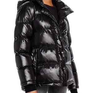 Black puffer jacket (medium)
